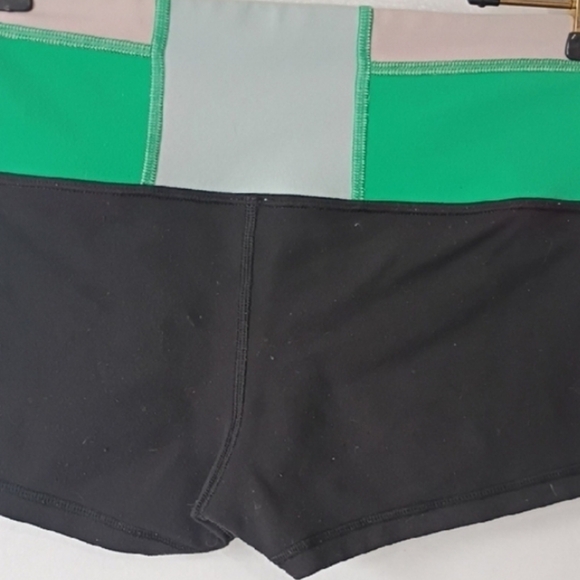 Lululemon Boogie Shorts Green and Black Women's Athletic Shorts Size 4 - Picture 4 of 10